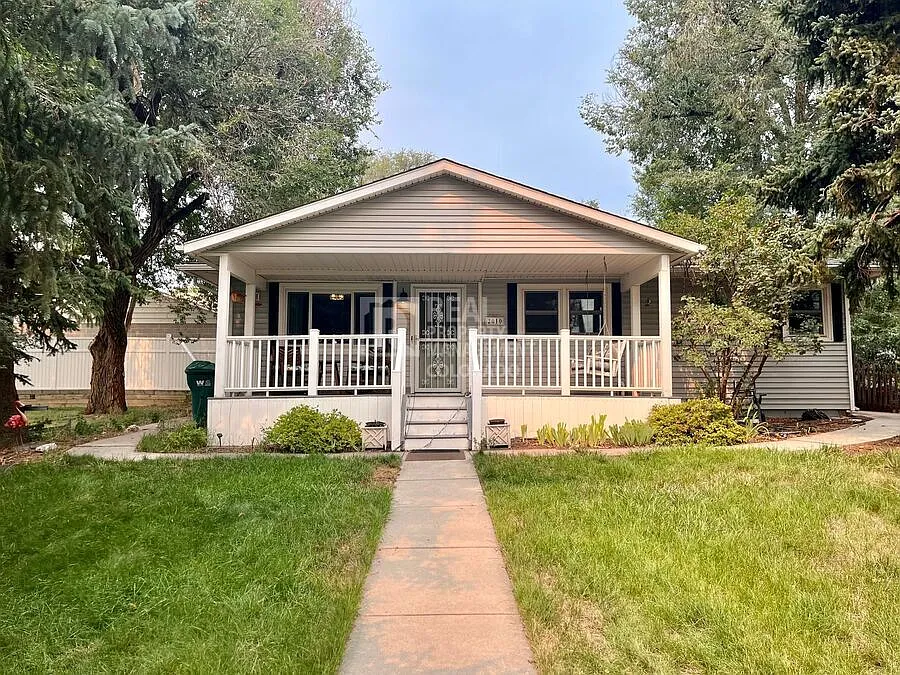 Charming Westside Home with Spacious Yard & Prime Central Location — Photo 2