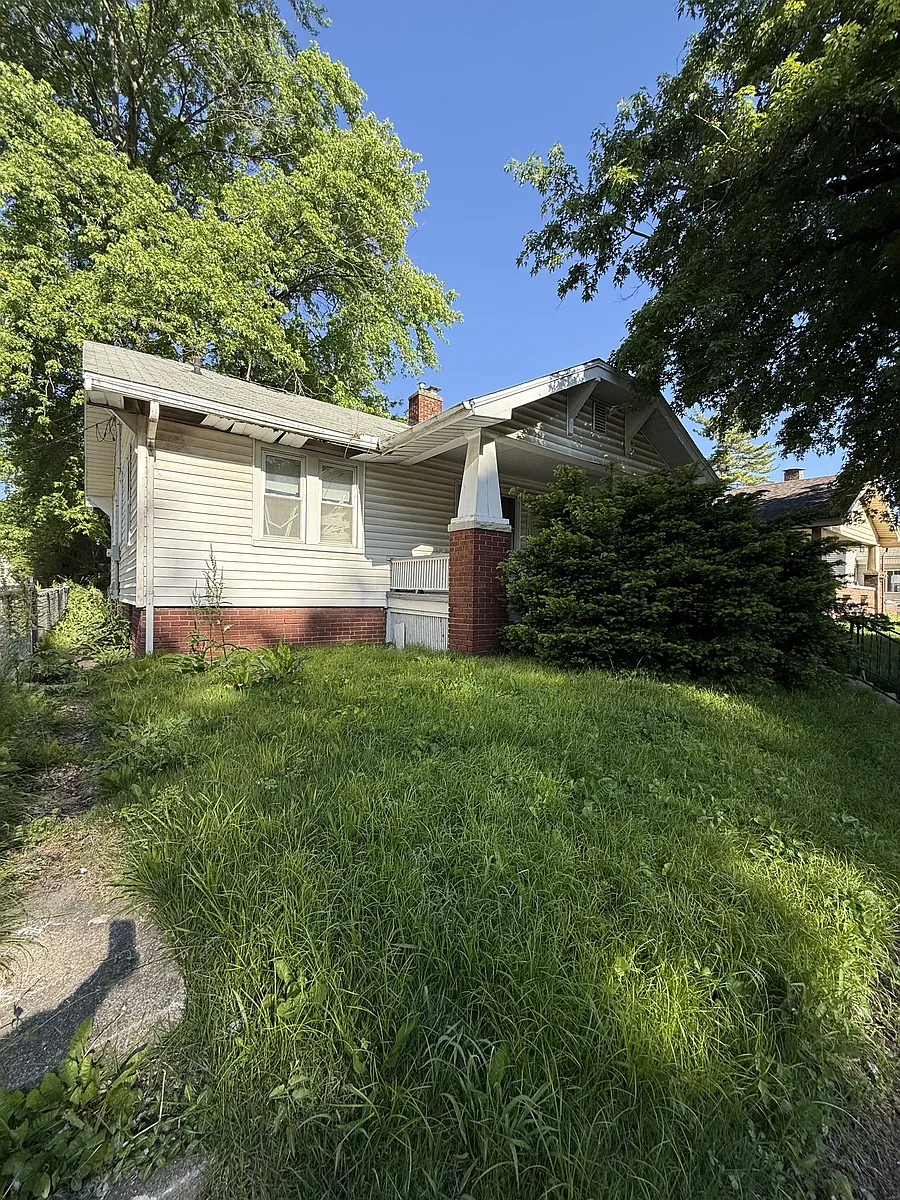 Building Photo - 1337 N Maple Ave