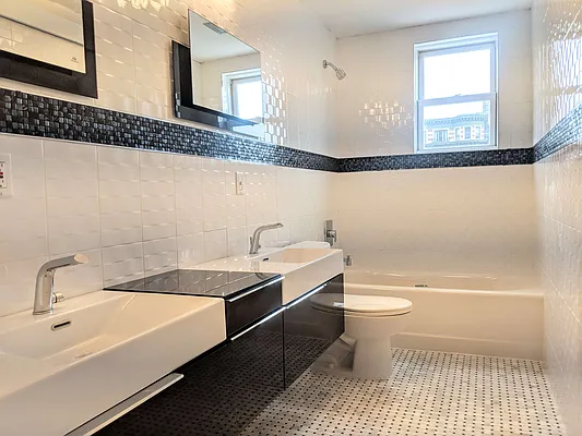 Rented by EXR | media 22