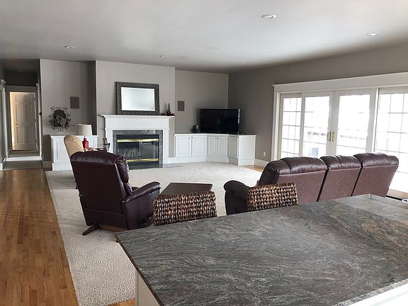 3rd image of 2703 Country Club Ln