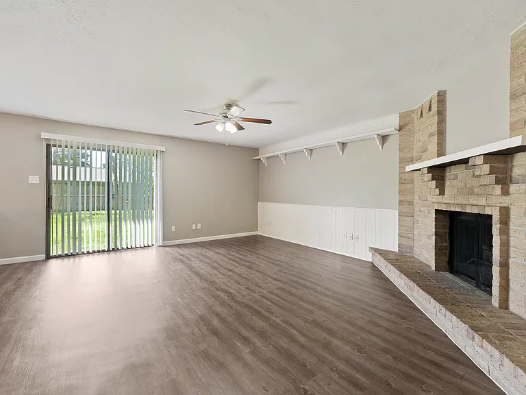 17615 Autumn Hills Dr — Photo 5
