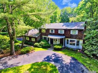 100 Plainview Rd, Woodbury, NY 11797