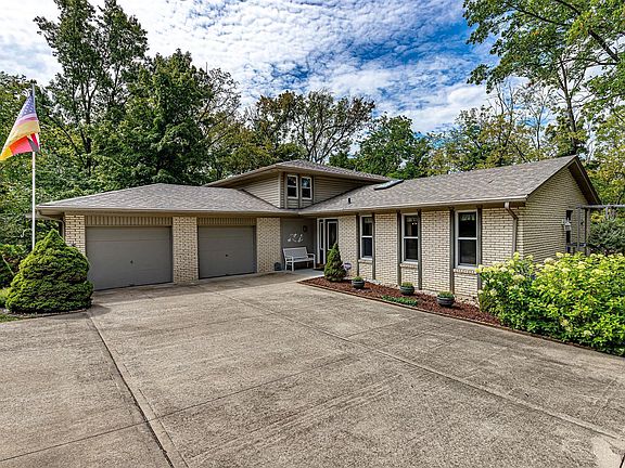 3rd image of 10065 Pebblecreek Ln