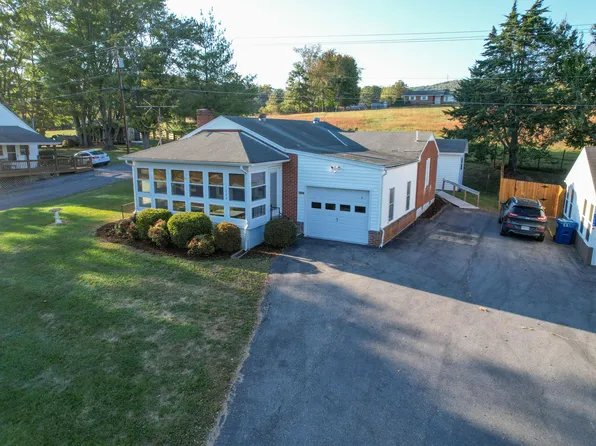 1242 Ross Rd, Lexington, VA 24450