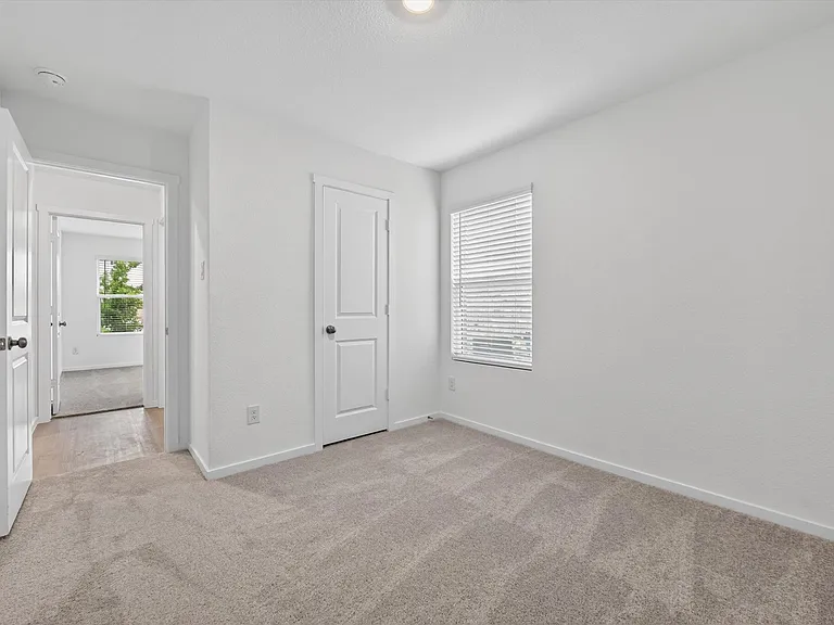 2051 Stable Ln — Photo 16