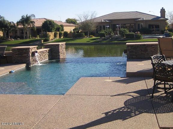 4th image of 1635 W Yellowstone Way