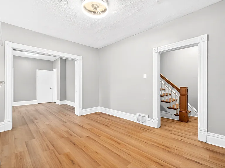 410 Kendall St — Photo 11