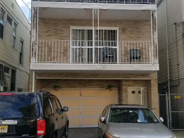 19 Roosevelt Ave, Jersey City, NJ 07304