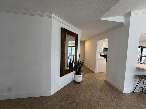 3rd image of 3024 Lucerne Park Dr