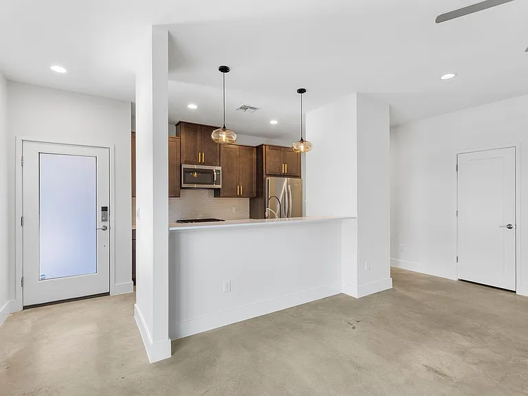 2101 Montopolis Dr #11 — Photo 2