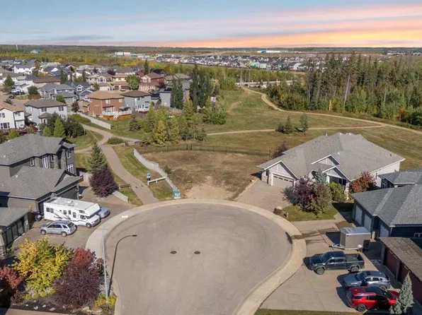 231 Wild Rose St, Wood Buffalo, AB T9K 0G8