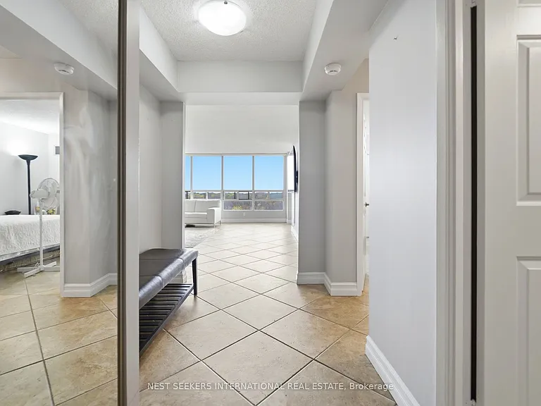 310 Mill St S #811 — Photo 2