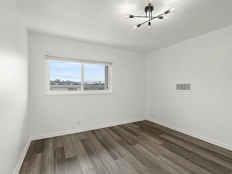 The Edgeworth Apartments — Photo 13