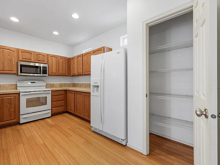 7601 Rushmore Way NE — Photo 17