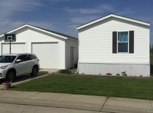 3894 Blue Bell Dr, Minot, ND 58701