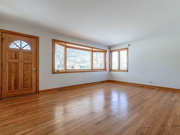 3rd image of 9213 Mason Ave