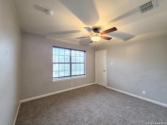 5 bed, 2.5 bath, 2600 sqft, $2,025 — Photo 3