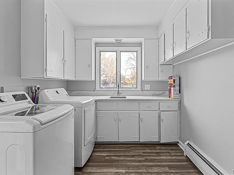 11 Winmar Cres — Photo 35
