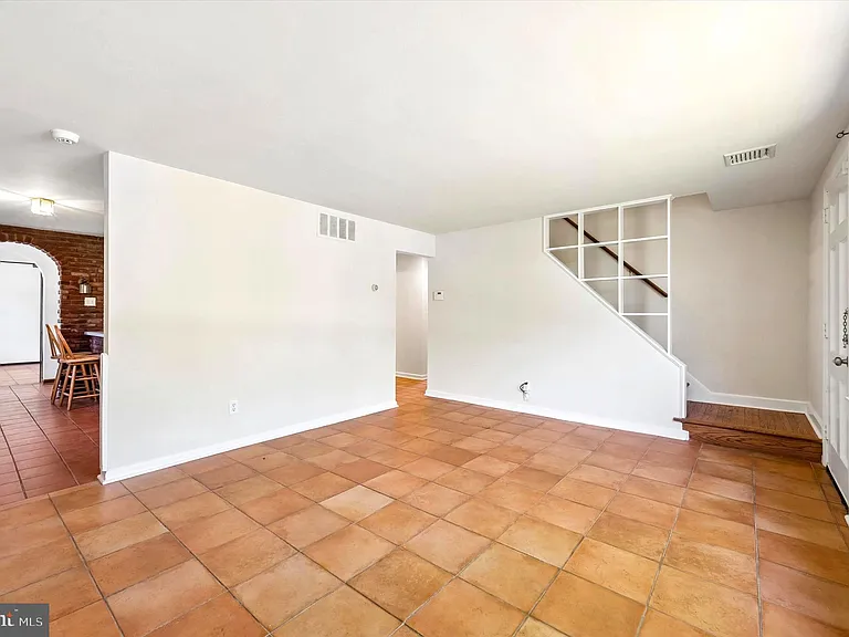 624 Cresson Ln — Photo 5
