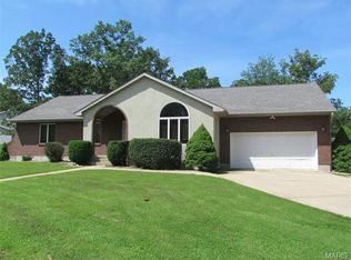 1 Karen Ann Cir, Sullivan, MO 63080