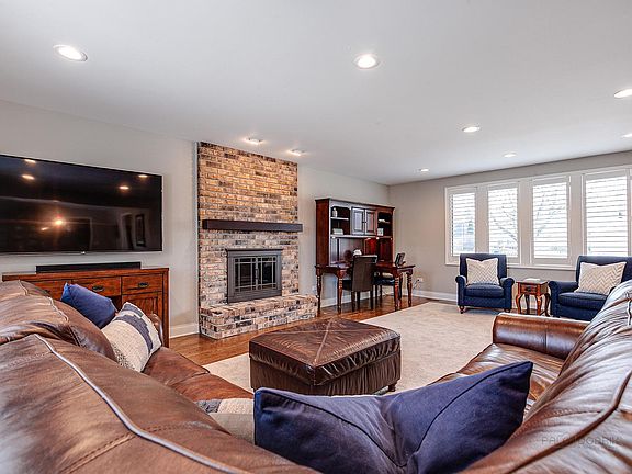 4th image of 1612 Pleasant Ct