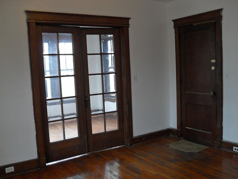 2nd image of 133 Chapin St APT 1