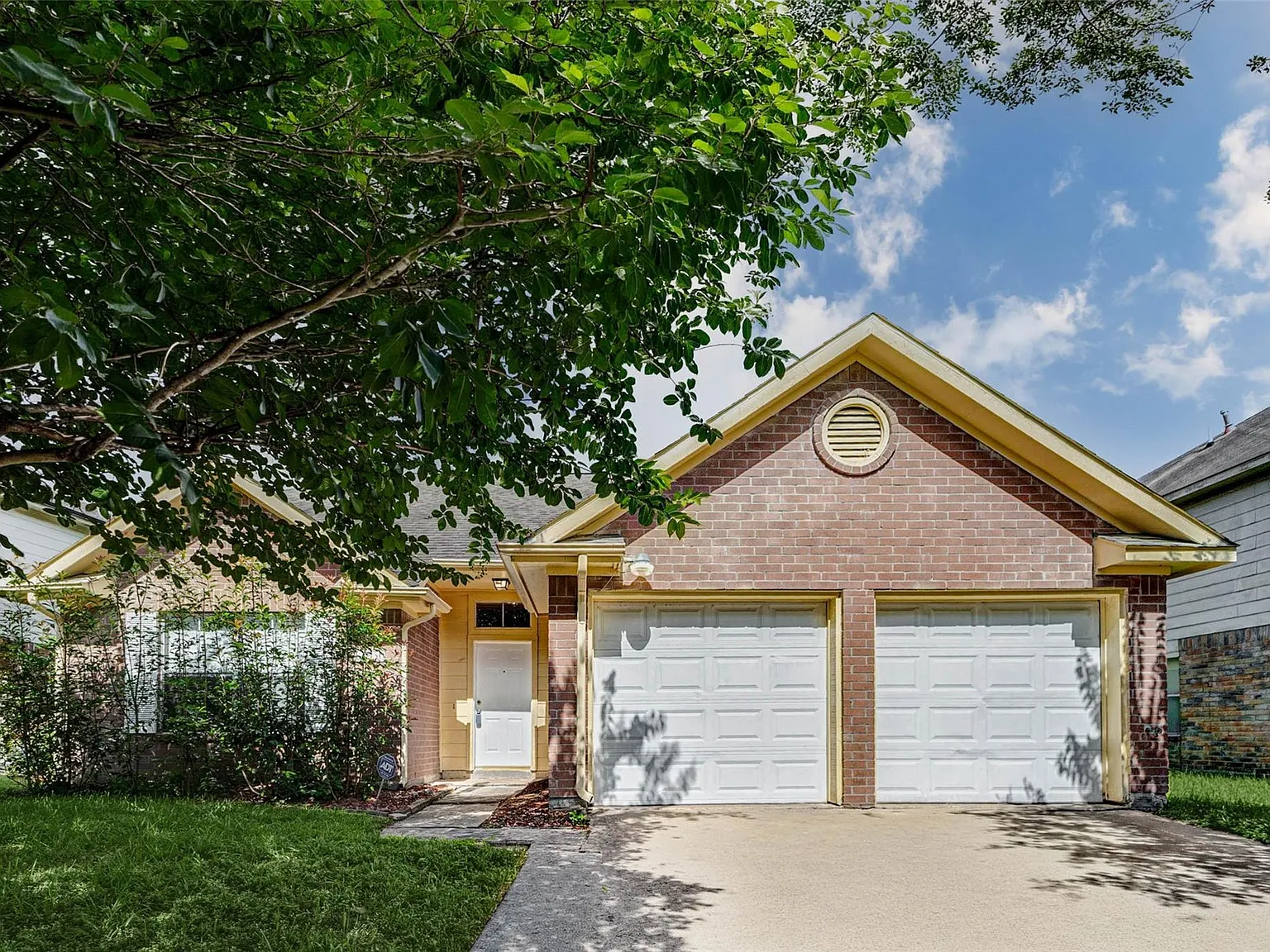 3 bed, 2.5 bath, 2164 sqft, $2,149 — Photo 1