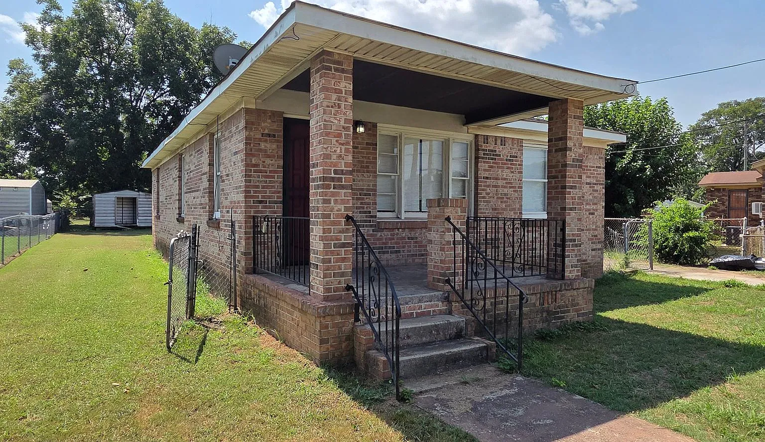 Comfortable & Spacious 3-Bedroom Home Ready for You! — Photo 2