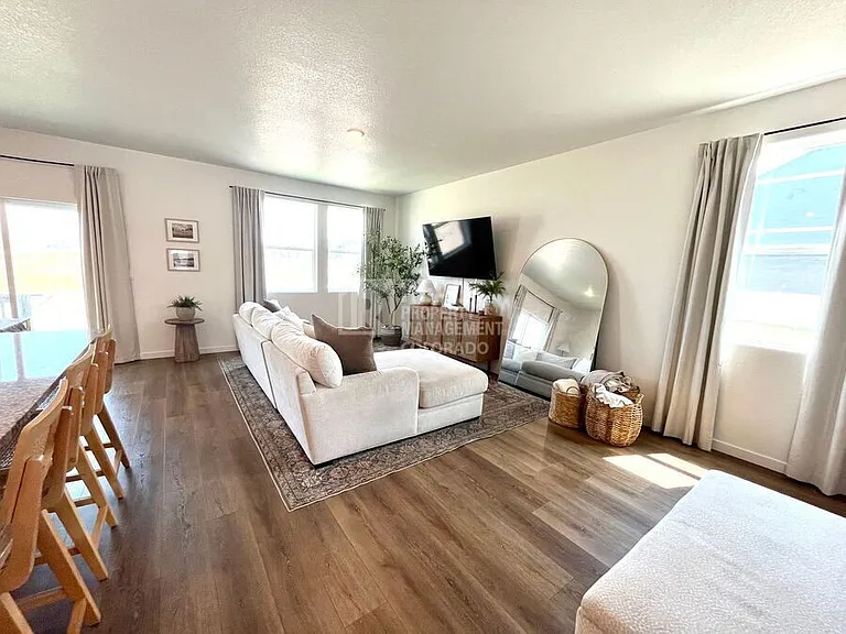 8490 Castleabra Dr — Photo 2