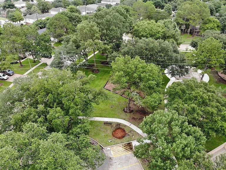 8507 Grove Park Dr — Photo 34