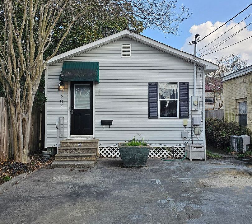 1st image of 202 N Cypress St