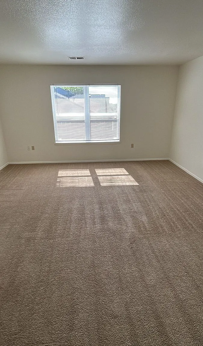 3 bed, 2.5 bath, 1328 sqft, $1,672 — Photo 1