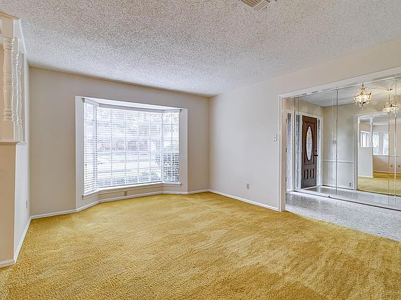 5th image of 1102 Creekmont Dr