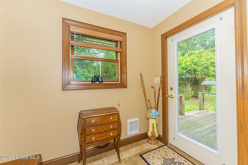 5th image of 48 Lockrow Road