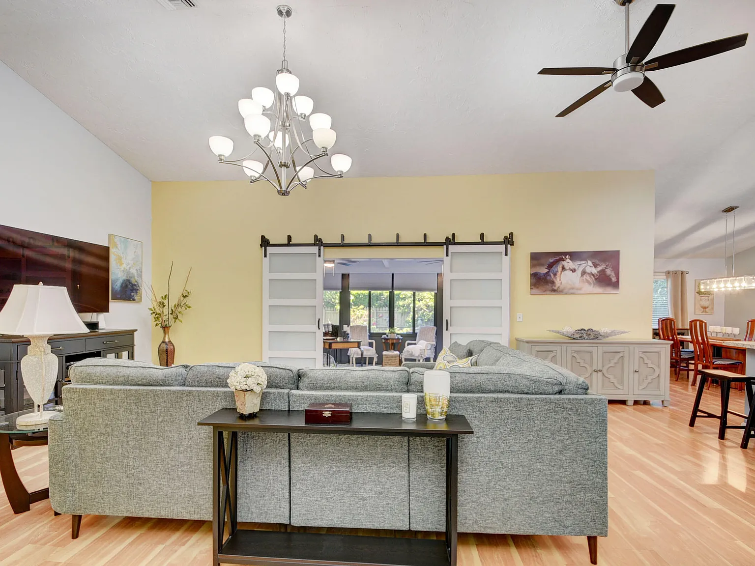 3 bed, 2.5 bath, 1969 sqft, $5,000 — Photo 3