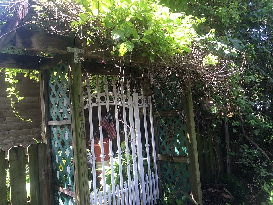 1st image of 1250 NE 204th St
