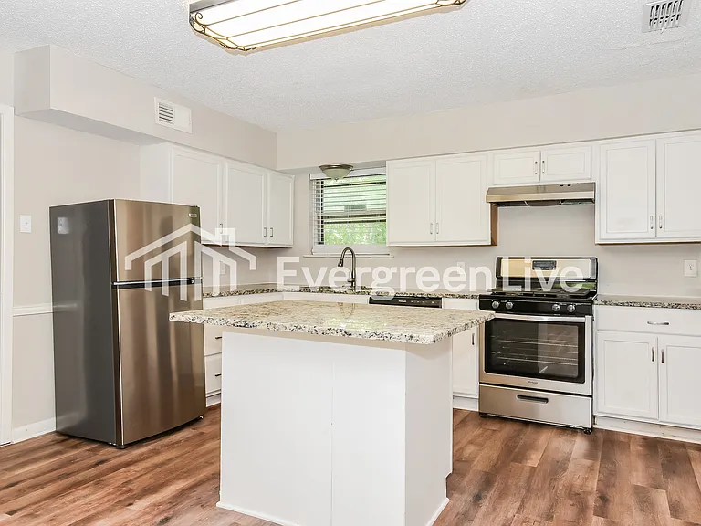3504 Hilton Dr — Photo 7
