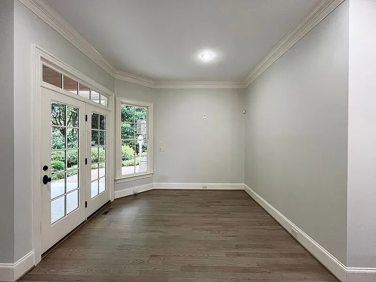 535 Guilford Cir — Photo 19