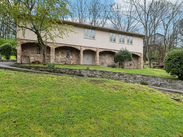 7379 Bridle Dr, Nashville, TN 37221