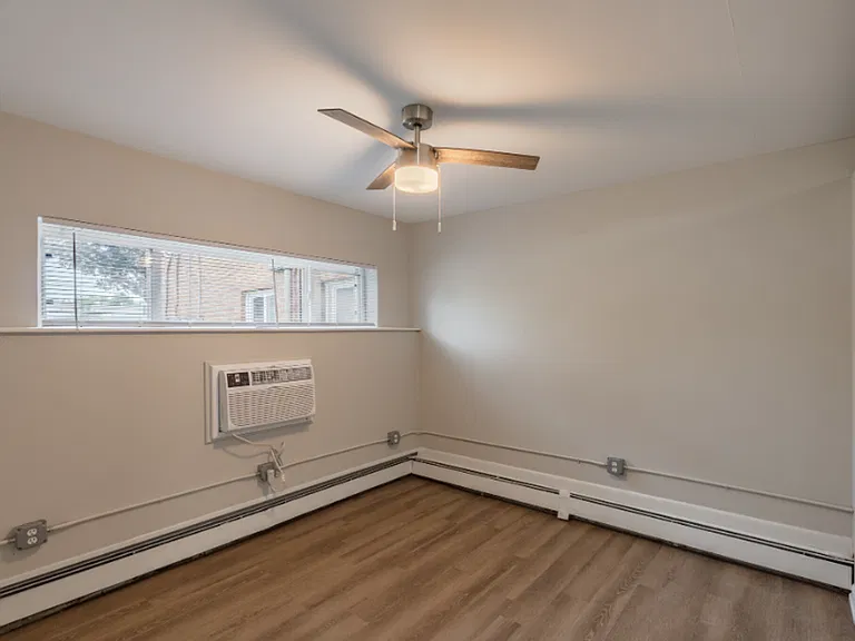 Walnut Manor Apartments — Photo 4