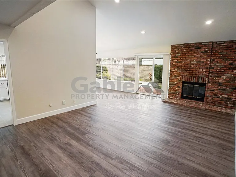 23922 Avenida Entrana — Photo 5
