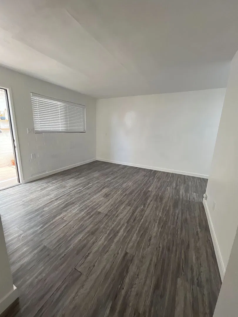 1433 S. Kenneth Place — Photo 3