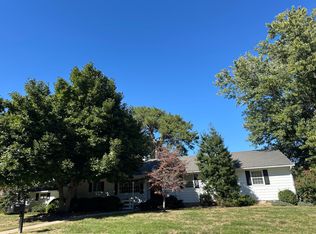 305 E Mission St, Marshall, MO 65340