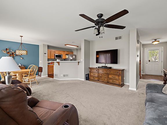 3rd image of 1582 Isle Royal Cir