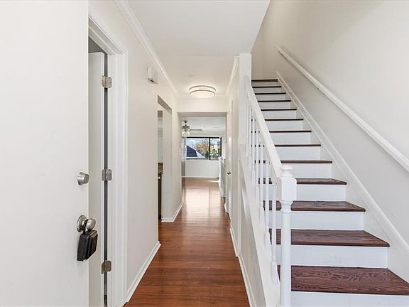 4th image of 233 Mill Point Dr