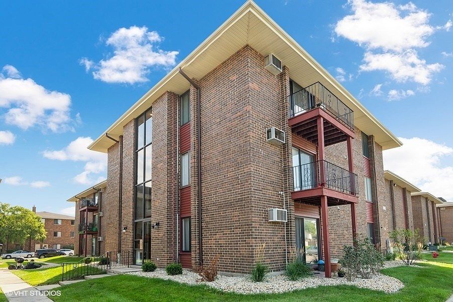 1st image of 15712 Terrace Dr #Ro1