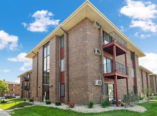 15712 Terrace Dr #RO1, Oak Forest, IL 60452