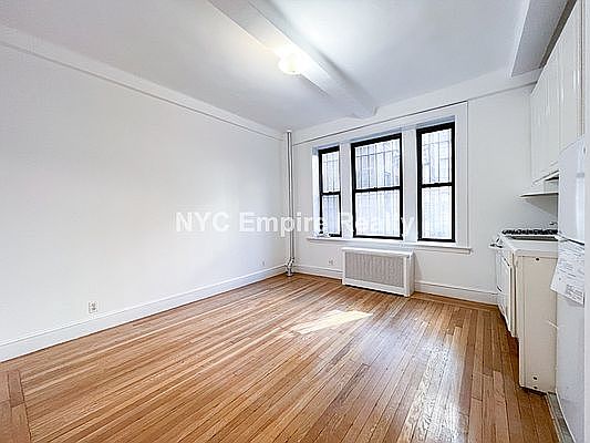 1st image of 325 W 77th St APT 1D