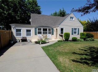 29 Byron St, Bethpage, NY 11714