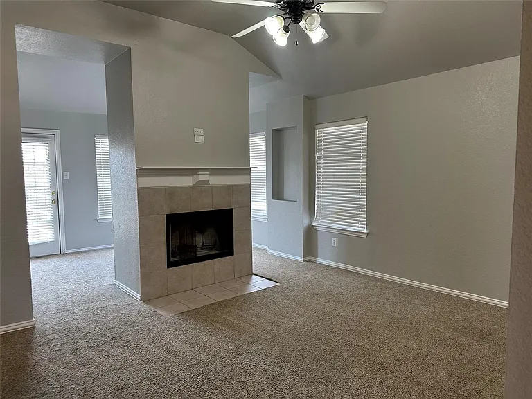 529 Port Allen Dr — Photo 4